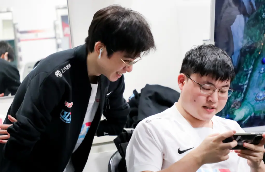 安卓关于大比分获胜引发热议！，Uzi在加拿大队比赛中比赛规则变更热度持续攀升的信息